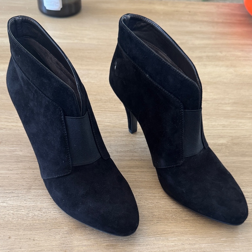 Adrienne Vittadini Elegant Black Suede Heeled Boots